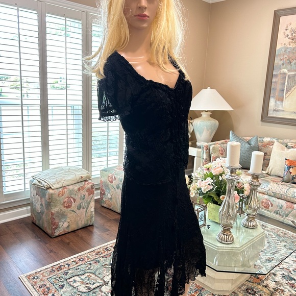 DARLING LACE & FRILLS SET IN SUPERB CONDITION - Picture 3 of 7